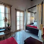 Saint Michel Collection - Old Town Hotel 3*