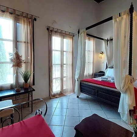 Saint Michel Old Town Hotell 3*