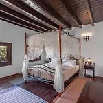 Saint Michel Old Town מלון 3*